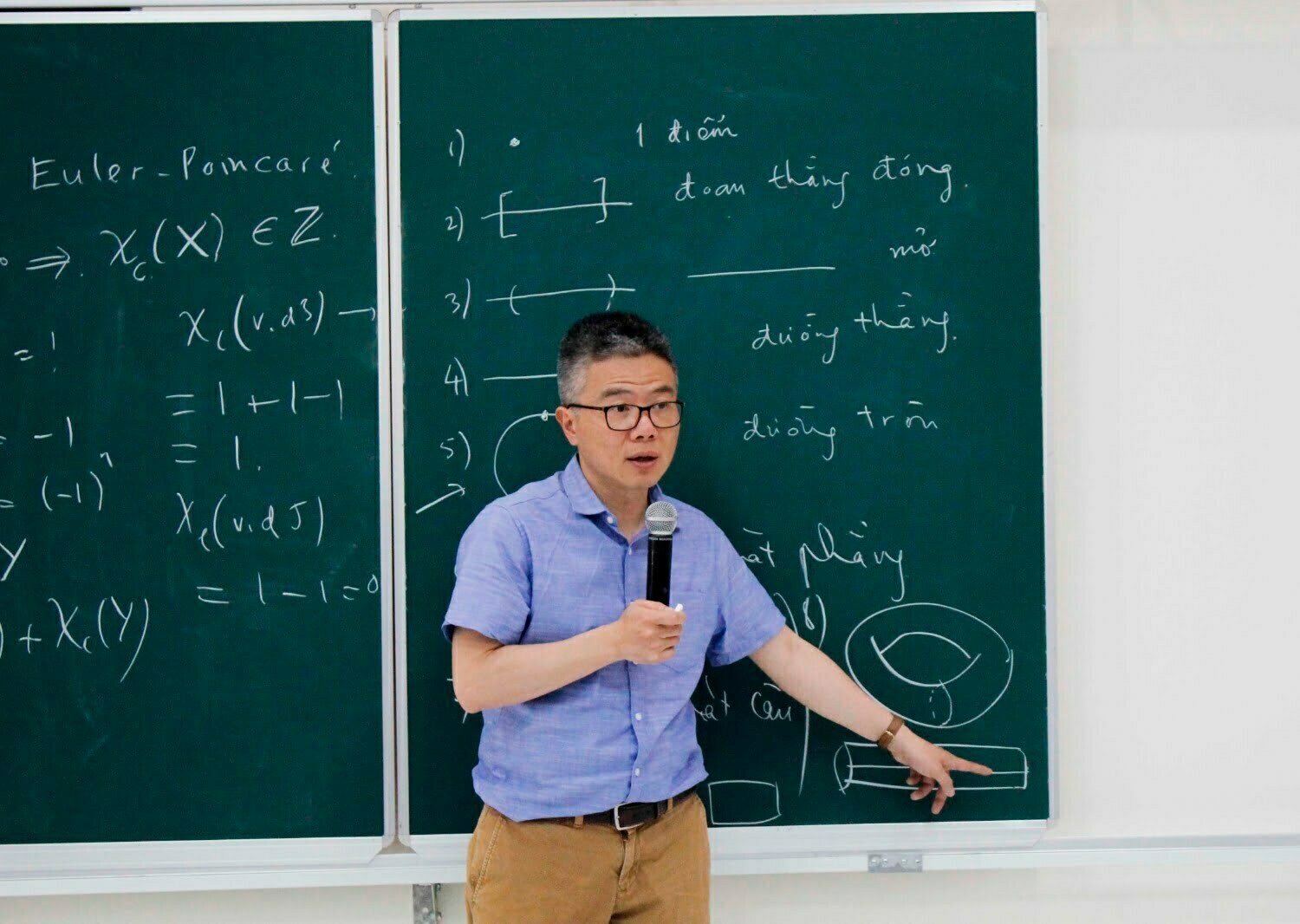 GS Ngô Bảo Châu) về Phương pháp giải toán và làm toán ở Tuần Châu với nhóm thí sinh olympic toán